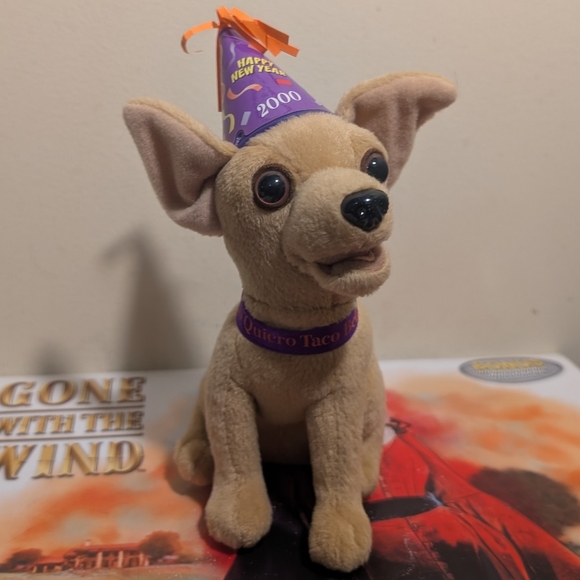 Taco Bell Talking Chihuahua 2000 Happy New Year Amigos Plush Dog Party Hat Y2K - Picture 1 of 6